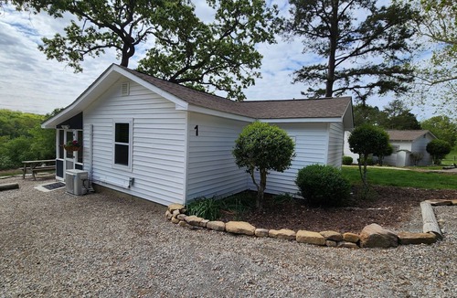 Gamaliel Apartment | Take It Easy Resort - Cottage #1, Norfork Lake Cabin w/Dock Slip, Walk to Lake