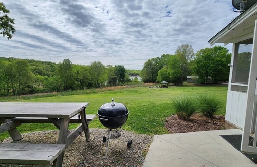 Gamaliel Apartment | Take It Easy Resort - Cottage #1, Norfork Lake Cabin w/Dock Slip, Walk to Lake