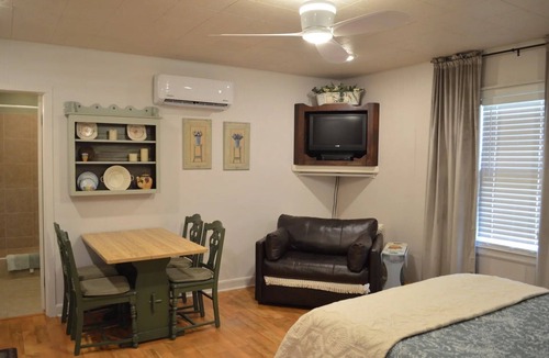 Gamaliel Resort | Take It Easy Resort - Cottage #3, Norfork Lake w/Dock Slip, Walk to Water