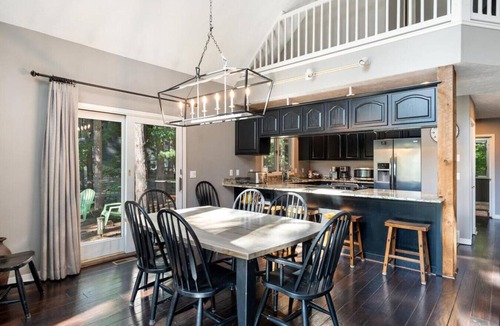 Thompsonville Ski Chalet | Tall Pines Escape at Crystal Mountain! Walk to Resort!