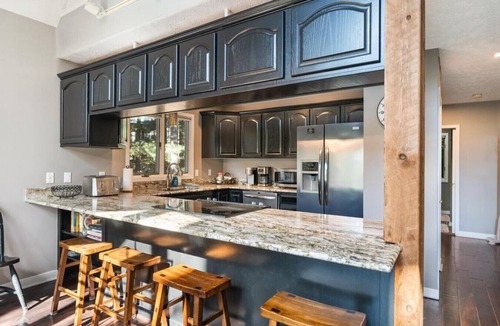 Thompsonville Ski Chalet | Tall Pines Escape at Crystal Mountain! Walk to Resort!