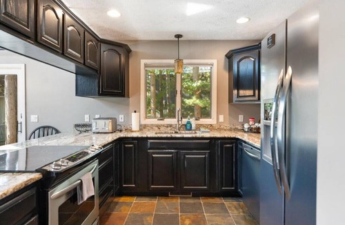 Thompsonville Ski Chalet | Tall Pines Escape at Crystal Mountain! Walk to Resort!