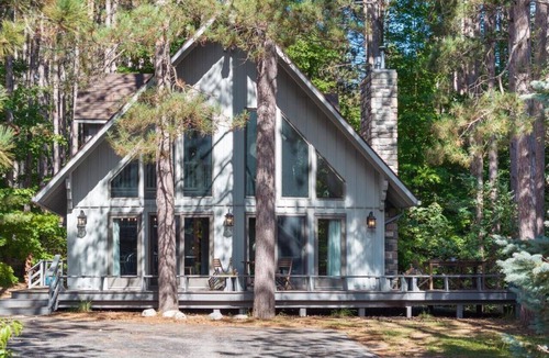 Thompsonville Ski Chalet | Tall Pines Escape at Crystal Mountain! Walk to Resort!