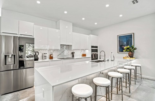 Arlington Park House | Tamiami Vice - Luxury Siesta Key Home with Heated Pool & Prime Location – Book Your Escape Today!
