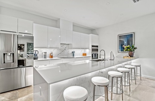 Arlington Park House | Tamiami Vice - Luxury Siesta Key Home with Heated Pool & Prime Location – Book Your Escape Today!