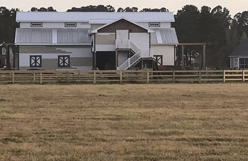 Carolina Shores House | Taylor Barn fun with this farm environment yet only 5 min to Sunset Beach