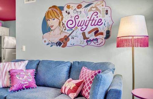 Buena Vista Apartment | Taylor Swift Themed Apartment!