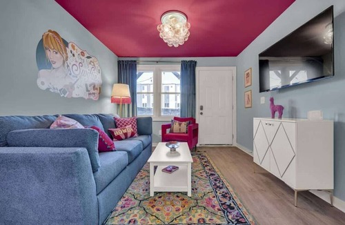 Buena Vista Apartment | Taylor Swift Themed Apartment!
