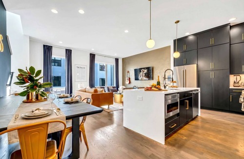 Katie Hill Neighborhood House | Taylor Swift Themed Rooftops Hot Tub Views