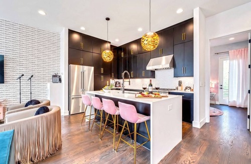 Katie Hill Neighborhood House | Taylor Swift Themed Rooftops Hot Tub Views