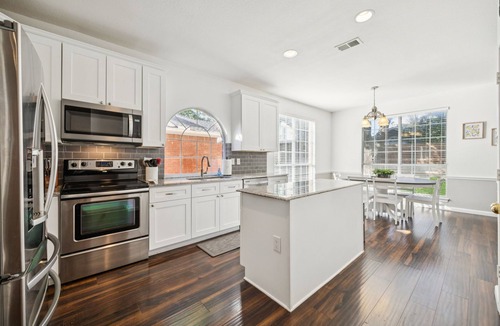 Grapevine House | TCH -Comfy 3bd/2.5ba home in Grapevine w/Workspace