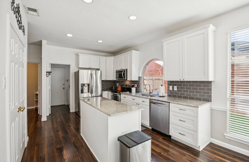 Grapevine House | TCH -Comfy 3bd/2.5ba home in Grapevine w/Workspace