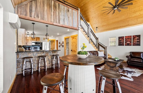 Sevierville Apartment | Tennessee Whiskey Cabin- Lake and Mtn Views, Covered Deck, Game Room, Pool Table, BBQ, Pets