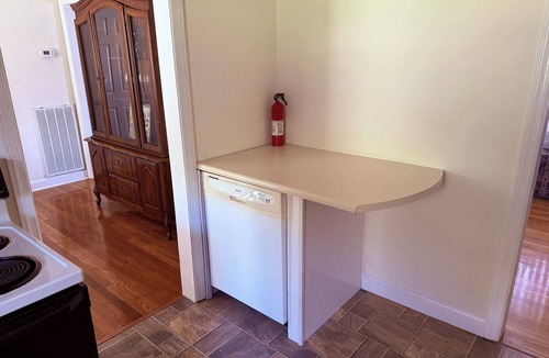 Bristol House | Terrific 2-bedroom house with AC in Bristol