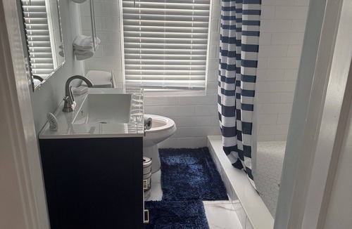 Taylor Berry House | Terrific 4-bedroom house with AC in Louisville
