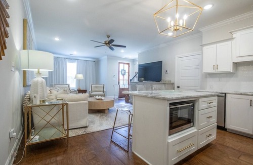 Oxford House | The Alexa, 3BR Retreat by Velvet Ditch Villas