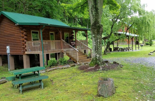Pearisburg Cabin | The Anglers' Roost at Walker Creek Retreat