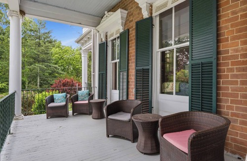 Dublin Bed & Breakfast | The Auntie Black Suite Historic Rockwood Manor