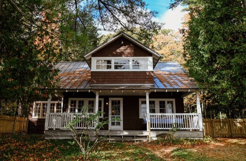 Leland House | The Ball Cottage overlooking Lake Leelanau