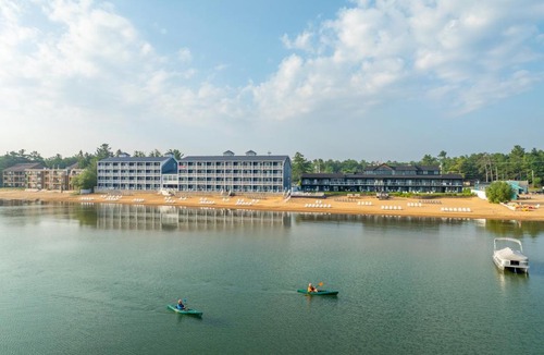 Traverse City Hotel | The Baywatch Resort