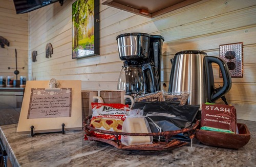 Fort Payne Cabin | The Bear Necessities Cabin | On Brow | Hot Tub | WiFi | Fire Pit | Dog Friendly
