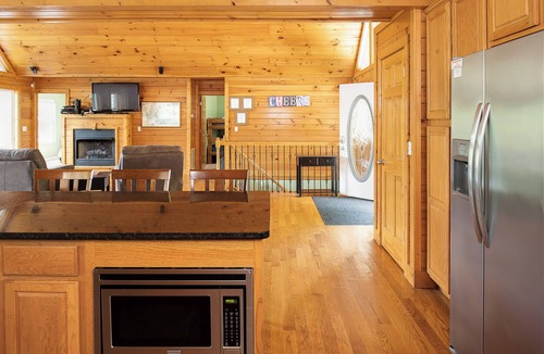 Lakeside Estates House | The Big Dipper' Dining for 30, Wet Bar, Billiards, 7 TVs, 4 master suites