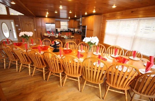 Lakeside Estates House | The Big Dipper' Dining for 30, Wet Bar, Billiards, 7 TVs, 4 master suites