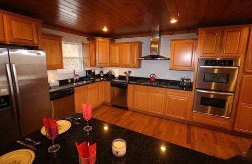 Lakeside Estates House | The Big Dipper' Dining for 30, Wet Bar, Billiards, 7 TVs, 4 master suites