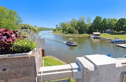 Lake Leelanau Condo | 🌲 The Birches ➠ Luxury Condotel in Downtown Lake Leelanau | U5