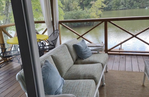 Kelso Cottage | The Blue Heron - Lake Side Chalet