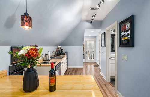 Radnor Apartment | The Blue Loft (Upper Level)
