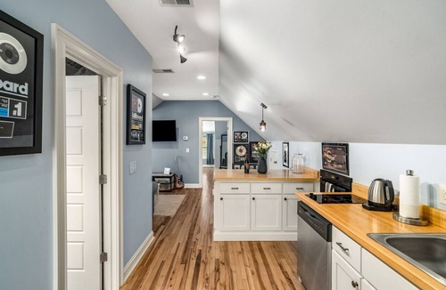 Radnor Apartment | The Blue Loft (Upper Level)