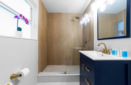 Coral Ridge Apartment | The Blue Parrot