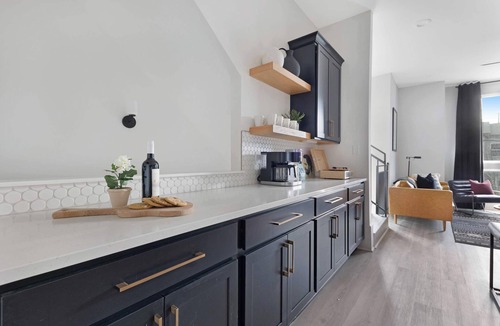East Nashville House | The Bluestem - Stylish Design, Rooftop w/Firepit!