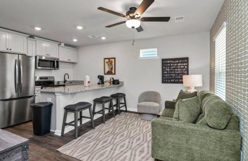 Columbia House | The Bull Cottage - DT COLA