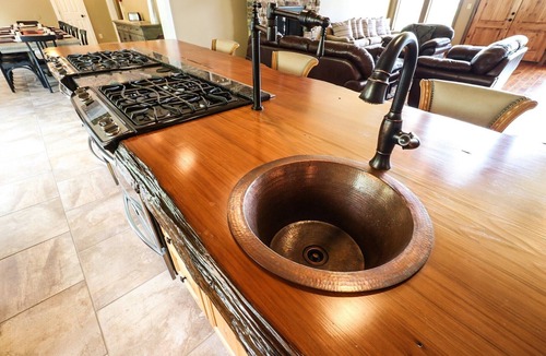 Yosemite House | The Bunkhouse Retreat/Sleeps 15/7BR/5BA/4 Private Acres