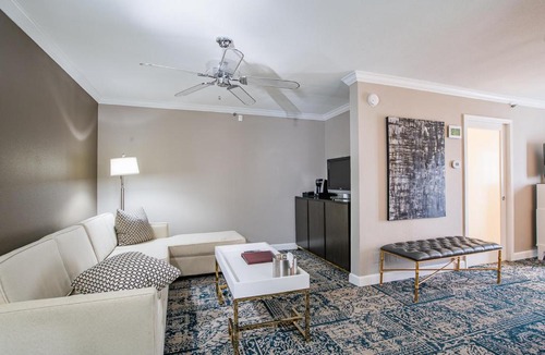 Little Rock Hotel | The Burgundy Hotel, Tapestry Collection by Hilton