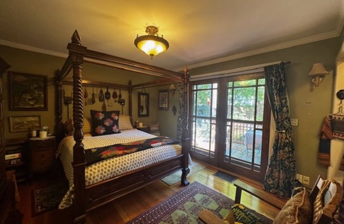 Old West Side Bed & Breakfast | The Burnt Toast Inn- Green Room