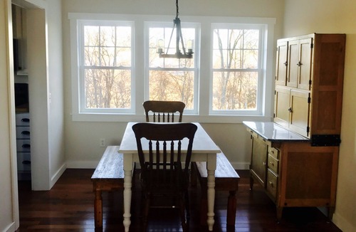 Peaks House | The Cabin at Sheep Creek: Private cabin/farmhouse with gorgeous views.