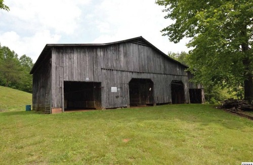 Pigeon Forge Cabin | The cabins at Mill Creek - the farmhouse