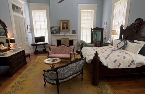 Wayside Bed & Breakfast | The Captain's Suite - Queen Suite at The Belmont 1857