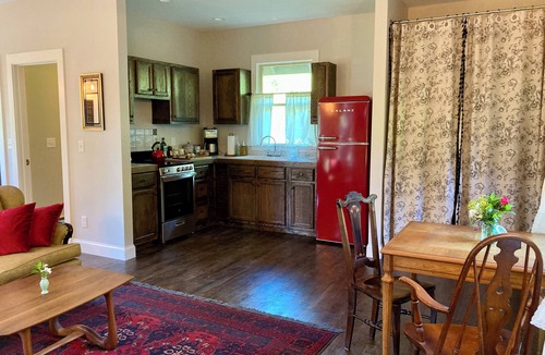 Woodfin Cottage | The Carriage House, elegance and nature in Asheville