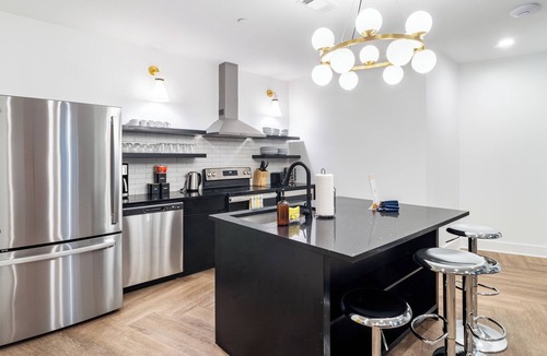 Historic Edgefield House | The Carter Buyout - 2 Units by AvantStay | Group Stays