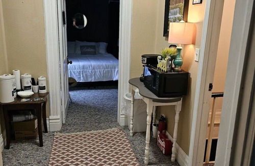 Eminence House | The Cottage Room has 2 queen beds and private bathroom