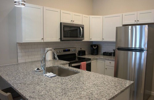 Newport Apartment | "The Cove" on Monmouth!