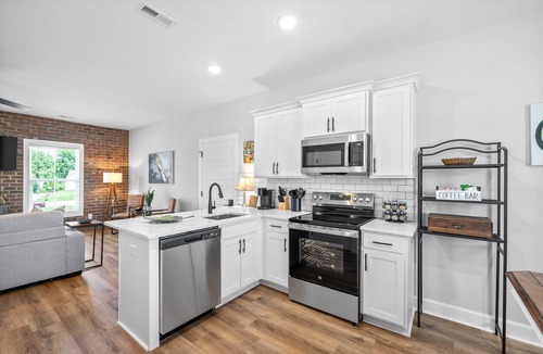 Clarksville Apartment | The Crash Pad at "The Spot" (281 Liberty Pkwy)