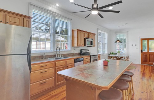 Old Town Cottage | The Cypress Cottage in Old Town BSL - Historic charm with modern amenities