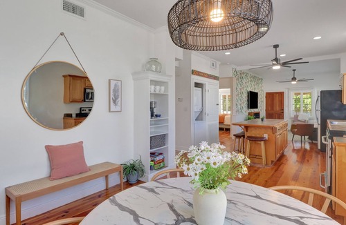 Old Town Cottage | The Cypress Cottage in Old Town BSL - Historic charm with modern amenities