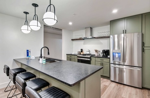 Sevierville House | The Davis, Luxury Retreat Villa 1-Block from Dolly