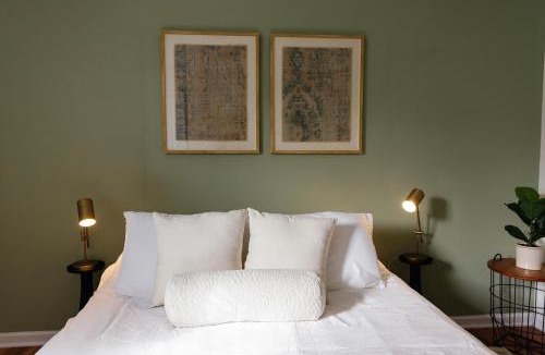 Georgetown House | "The Dawning House" - Peaceful Modern Stay w/Yard